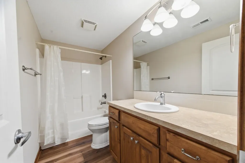 2228 N Sawgrass Derby KS 67037