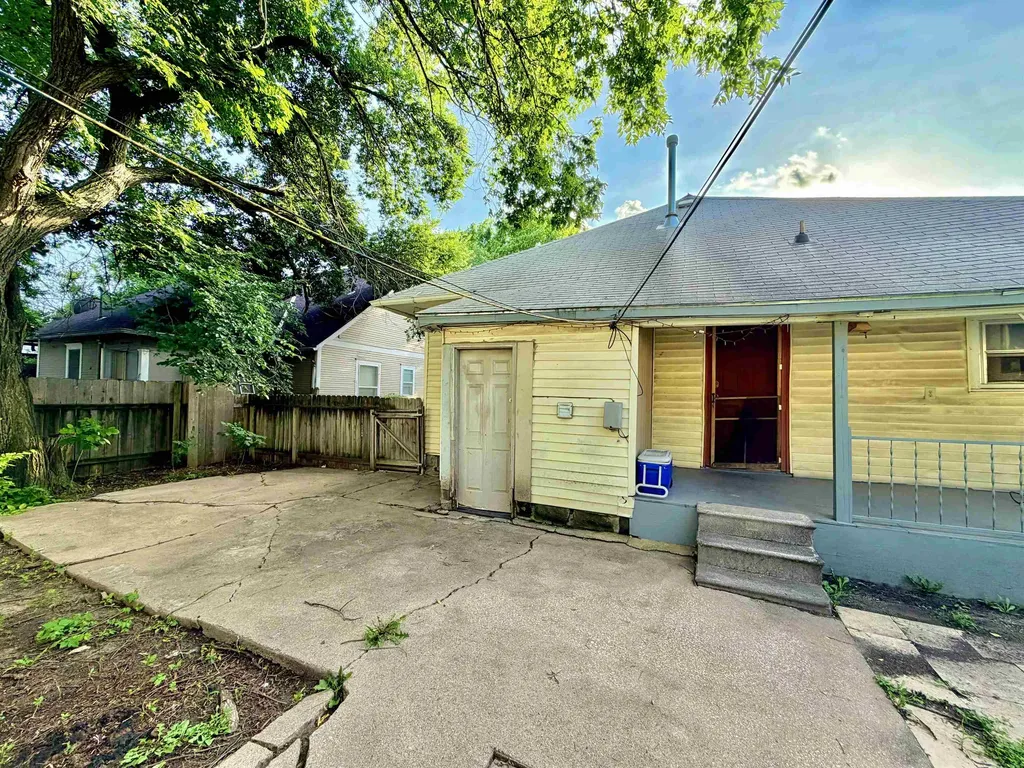 210 S Poplar Street Wichita KS 67211