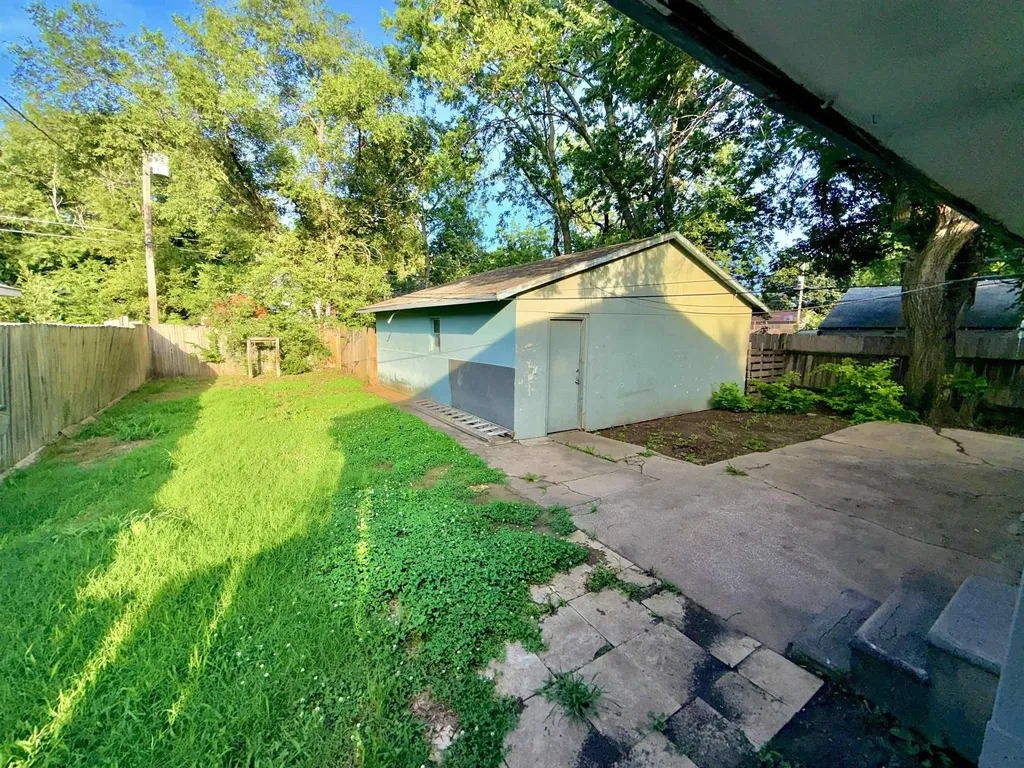 210 S Poplar Street Wichita KS 67211