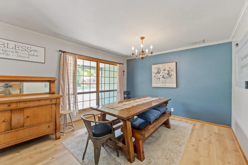 910 W 4th Street Halstead KS 67056-2021