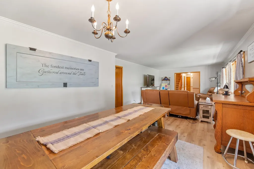 910 W 4th Street Halstead KS 67056-2021