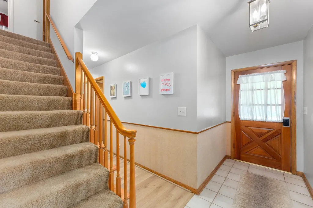910 W 4th Street Halstead KS 67056-2021