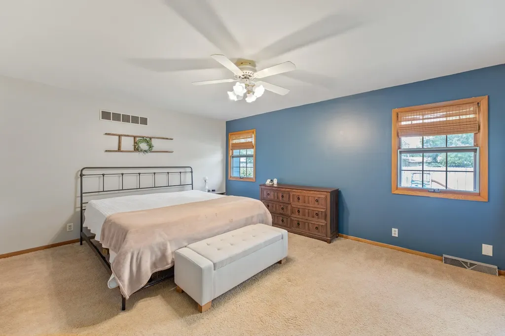 910 W 4th Street Halstead KS 67056-2021