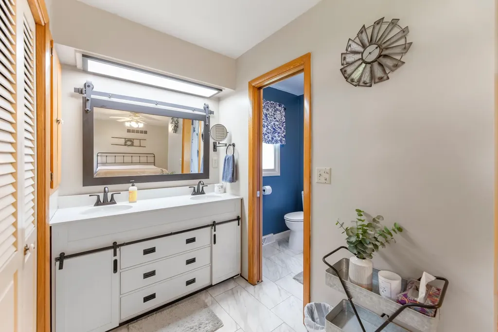 910 W 4th Street Halstead KS 67056-2021