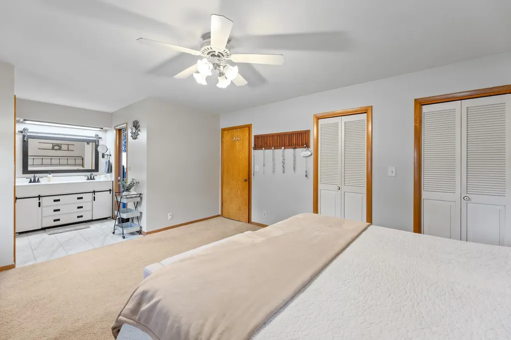 910 W 4th Street Halstead KS 67056-2021