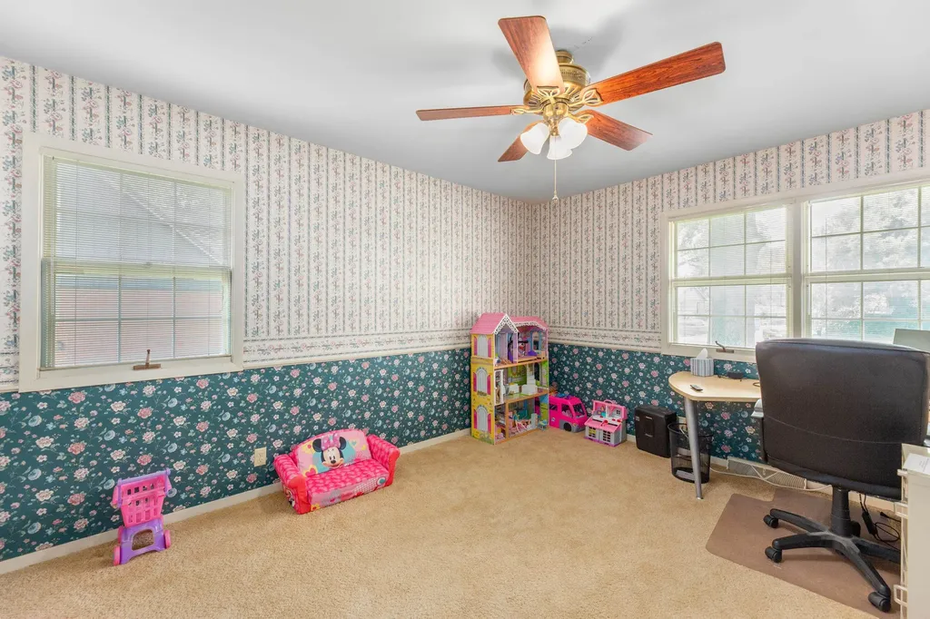 910 W 4th Street Halstead KS 67056-2021