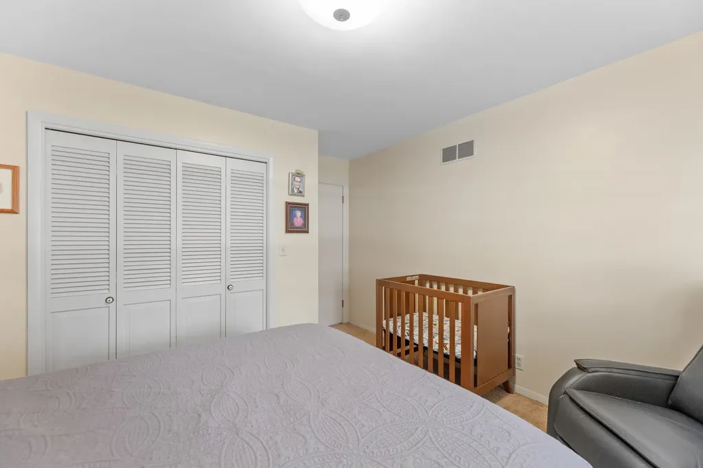 910 W 4th Street Halstead KS 67056-2021