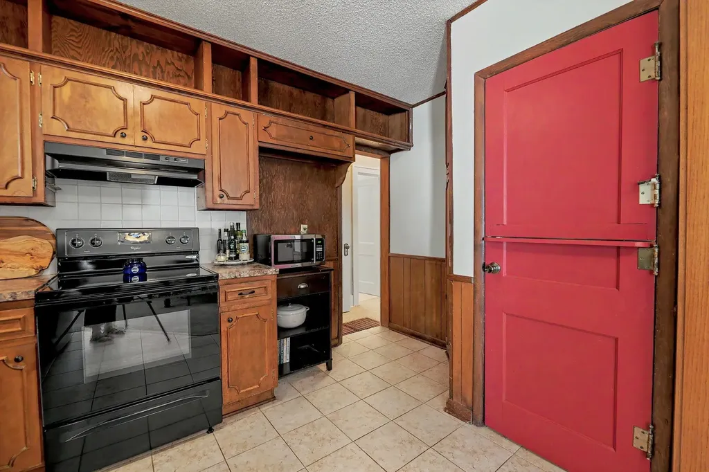 915 N Perry Avenue Wichita KS 67203
