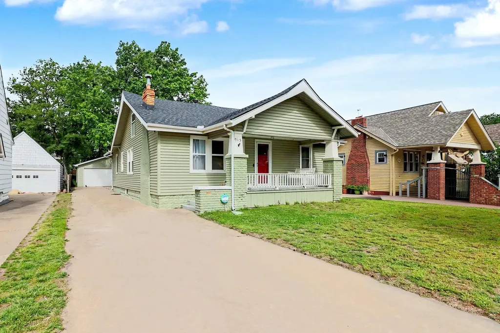 915 N Perry Avenue Wichita KS 67203