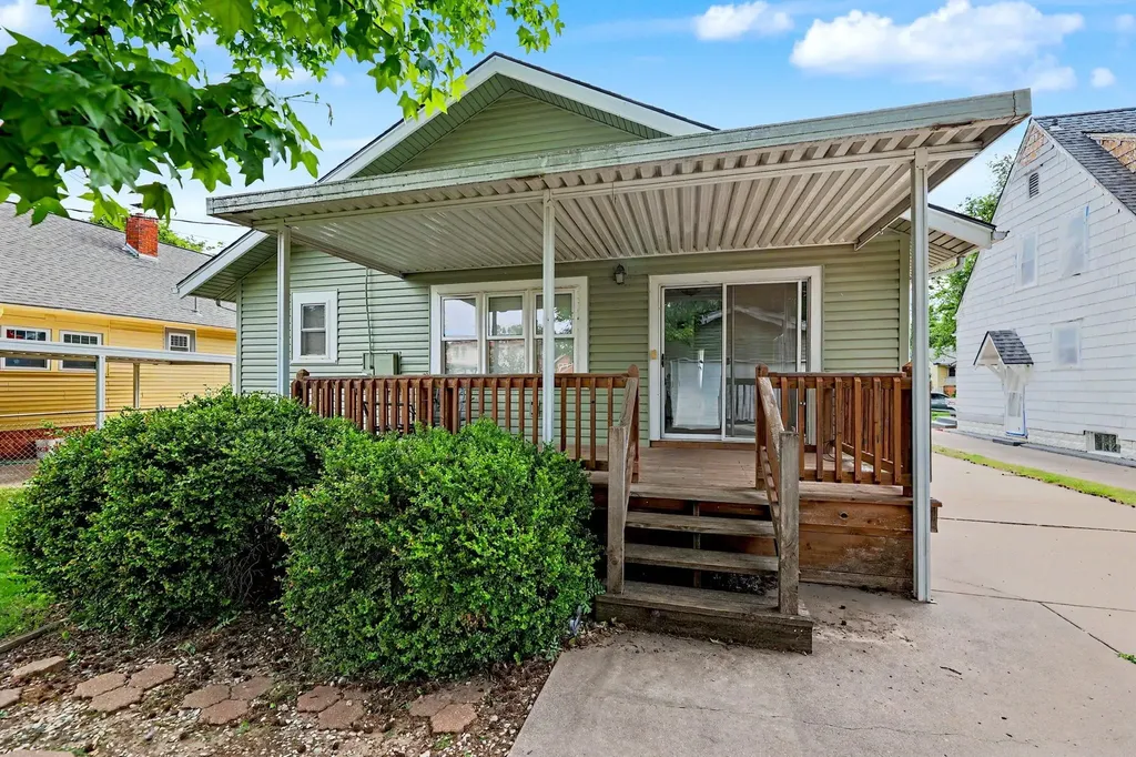 915 N Perry Avenue Wichita KS 67203