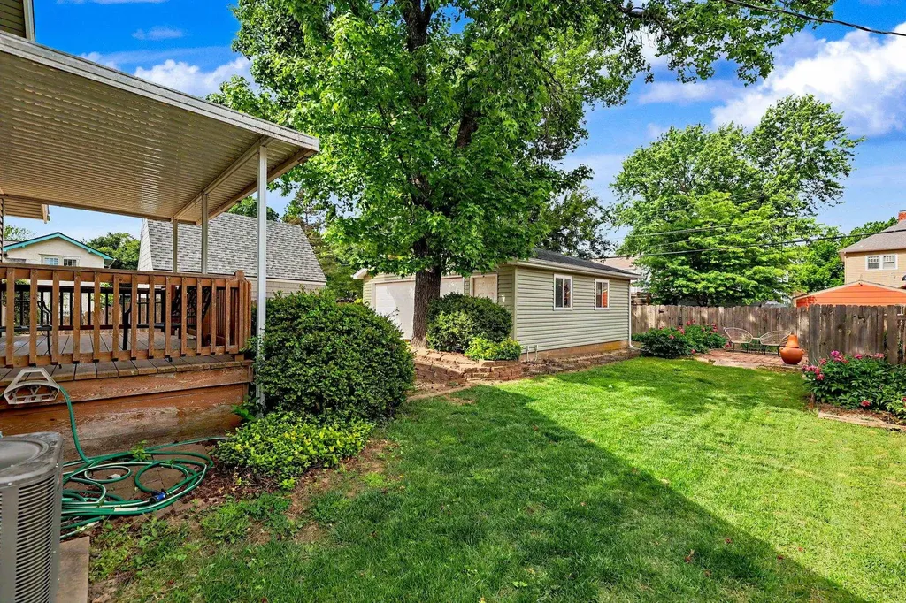 915 N Perry Avenue Wichita KS 67203