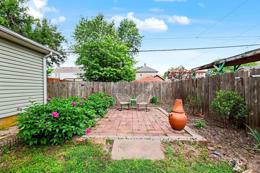 915 N Perry Avenue Wichita KS 67203