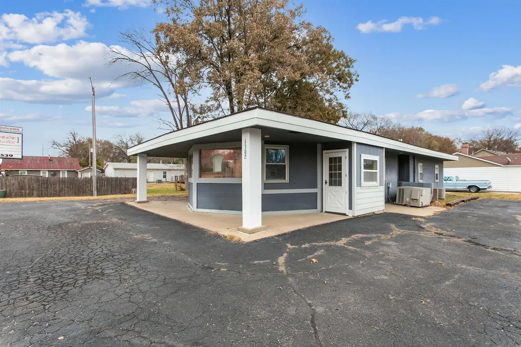 1302 N Ohio Augusta KS 67010-0000