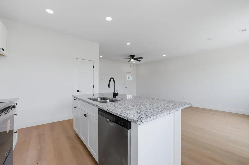 707 E Briarbrook Lane Park City KS 67147-1122