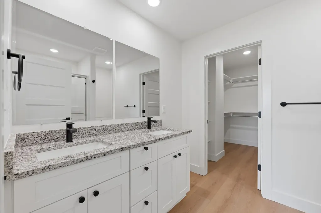 707 E Briarbrook Lane Park City KS 67147-1122