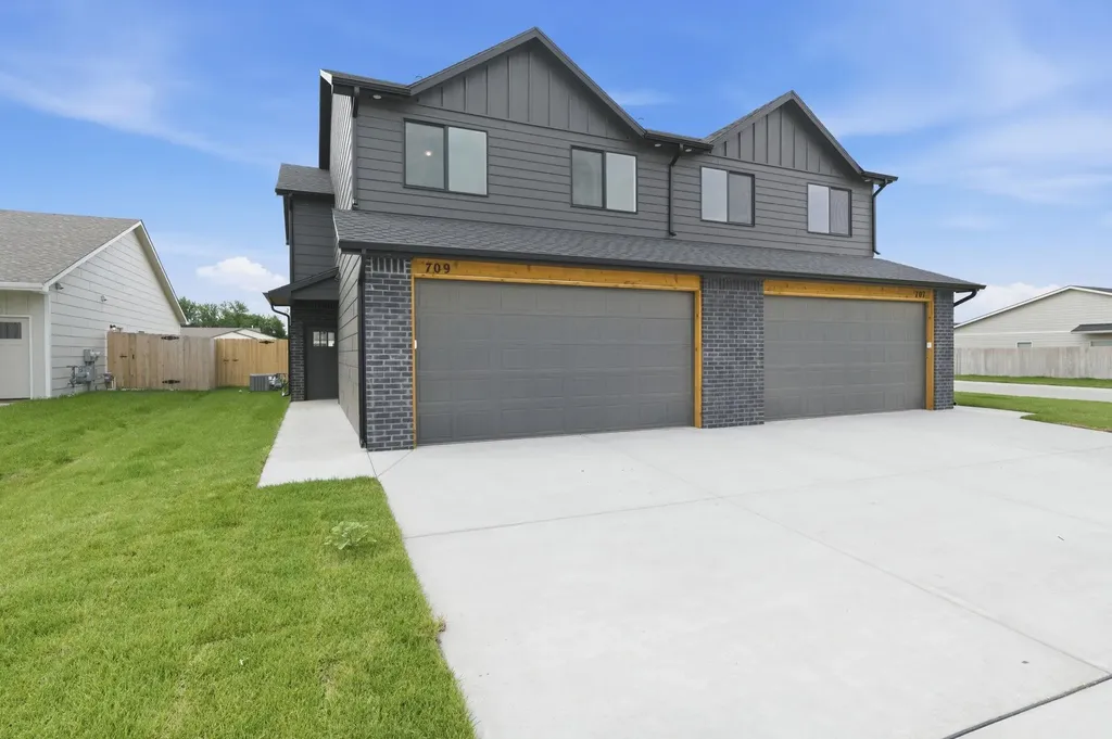 707 E Briarbrook Lane Park City KS 67147-1122