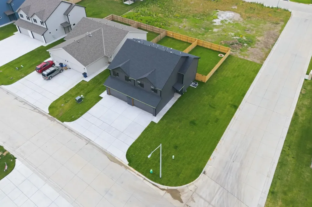 707 E Briarbrook Lane Park City KS 67147-1122