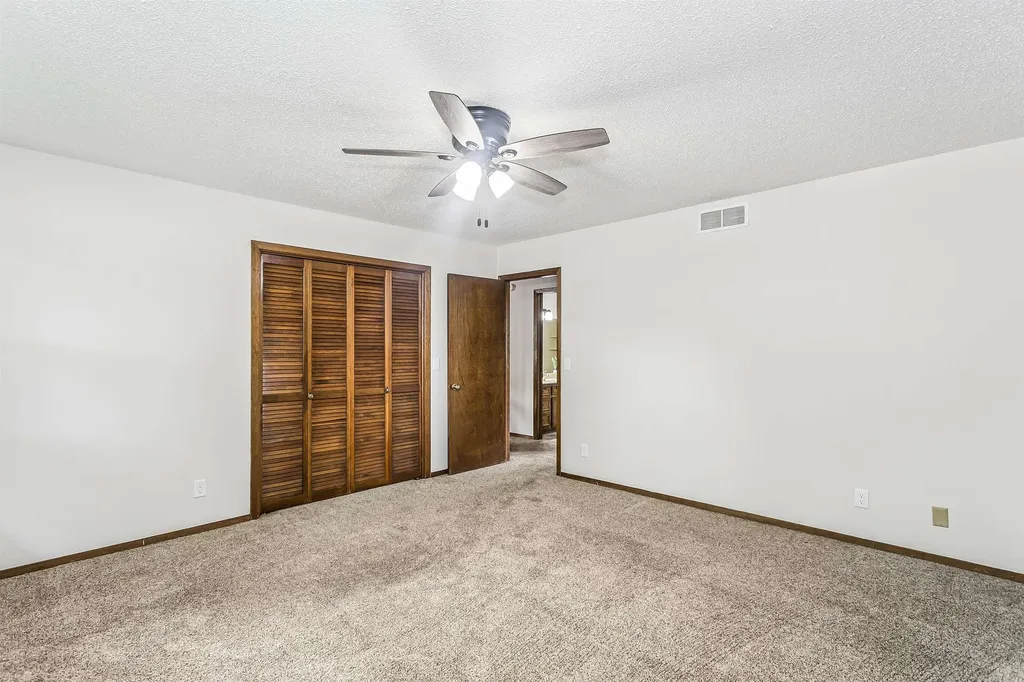 8621 E Chalet Court Wichita KS 67207
