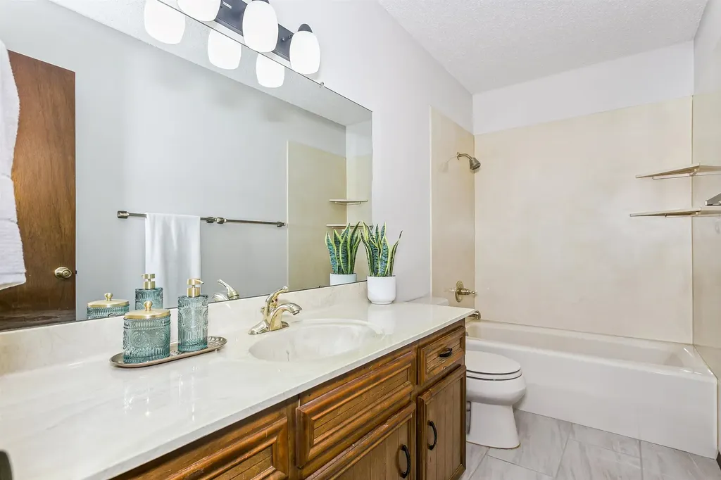 8621 E Chalet Court Wichita KS 67207