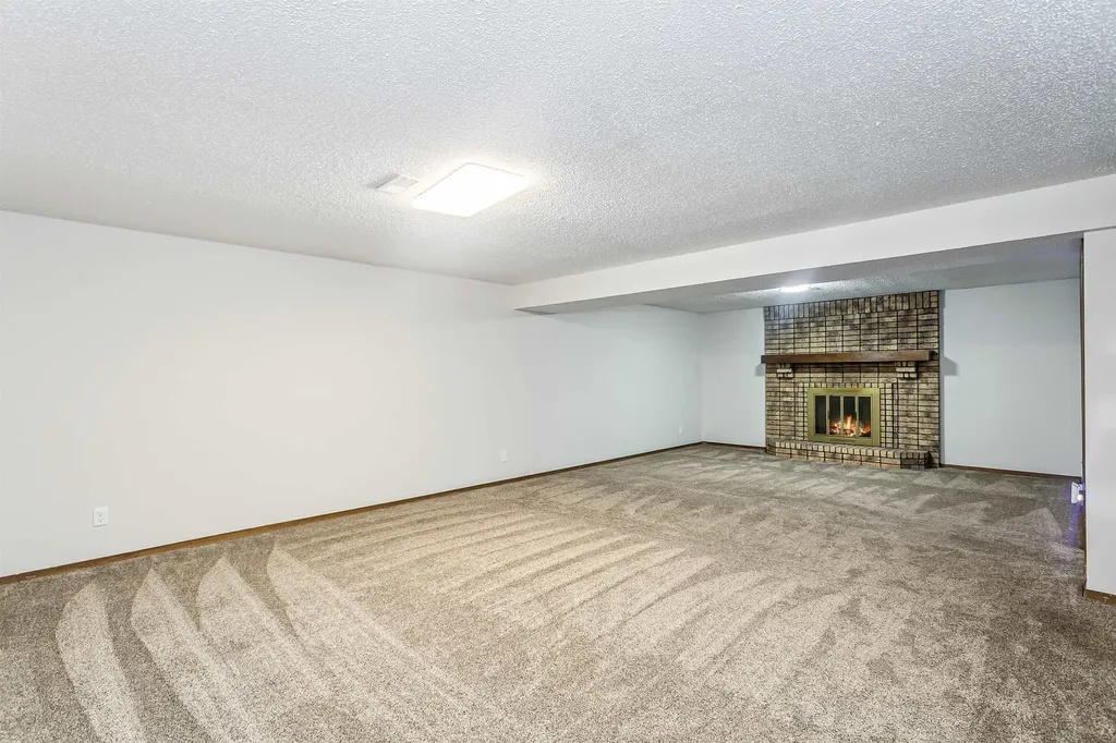 8621 E Chalet Court Wichita KS 67207