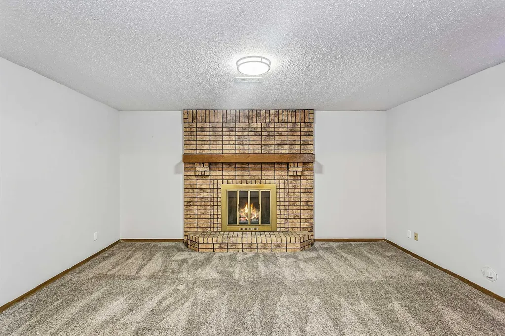 8621 E Chalet Court Wichita KS 67207