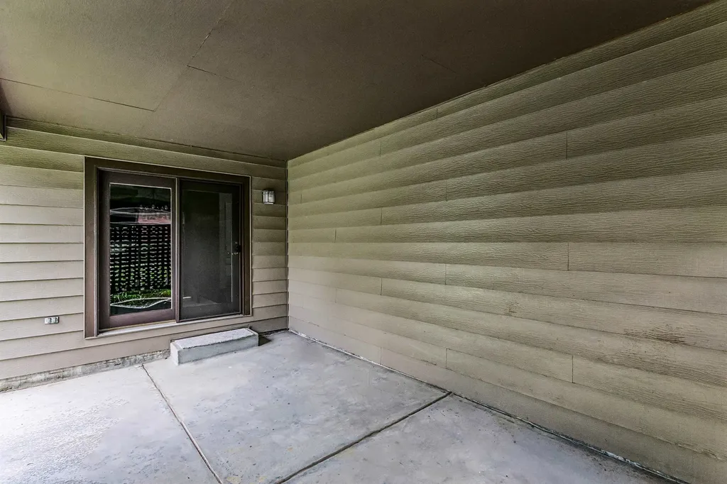 8621 E Chalet Court Wichita KS 67207