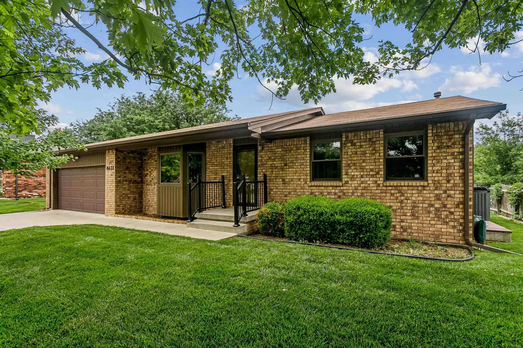8621 E Chalet Court Wichita KS 67207