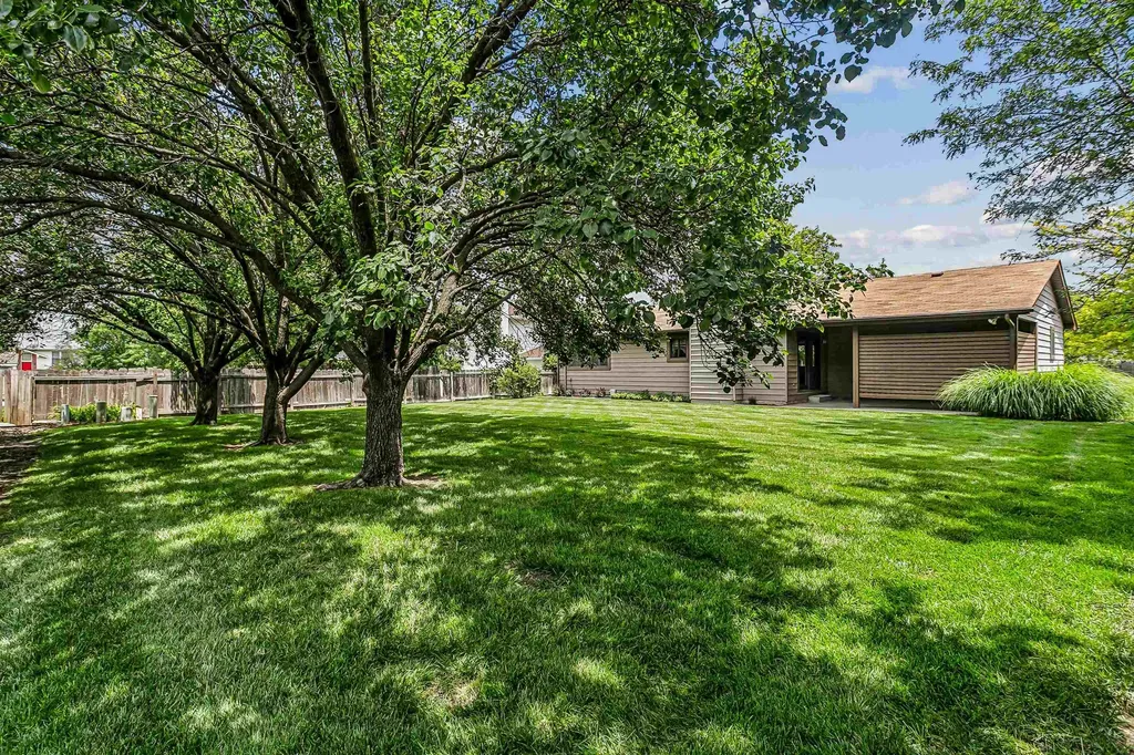 8621 E Chalet Court Wichita KS 67207