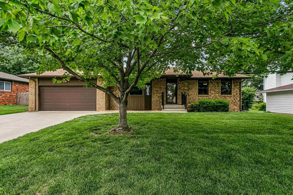 8621 E Chalet Court Wichita KS 67207