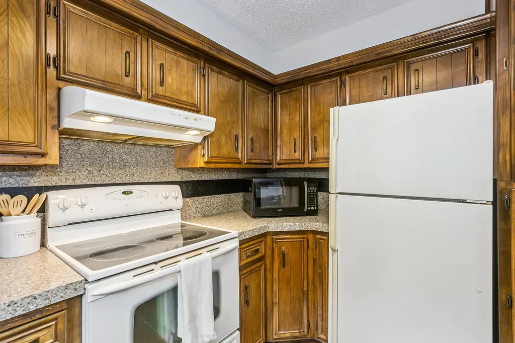 8621 E Chalet Court Wichita KS 67207
