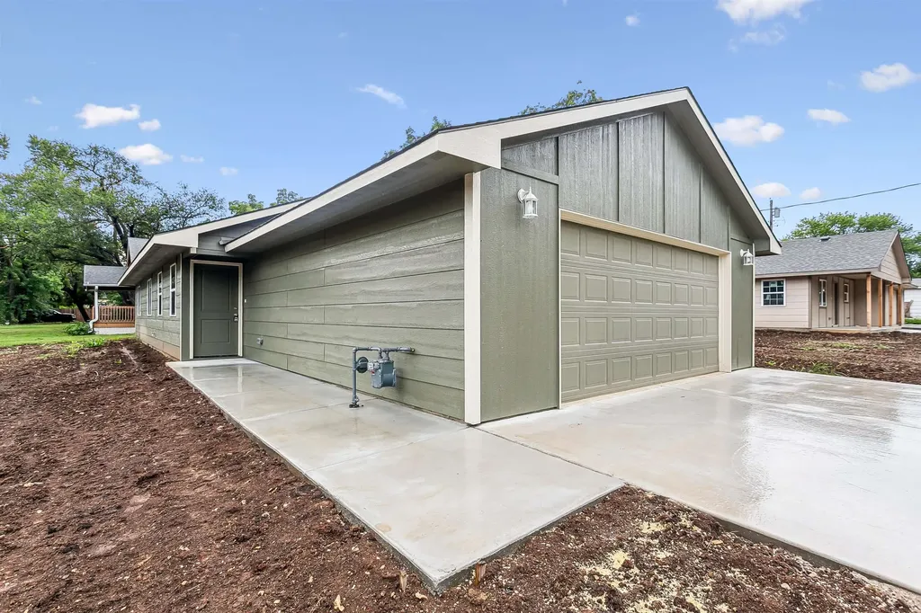 305 E Clark Augusta KS 67010-0000