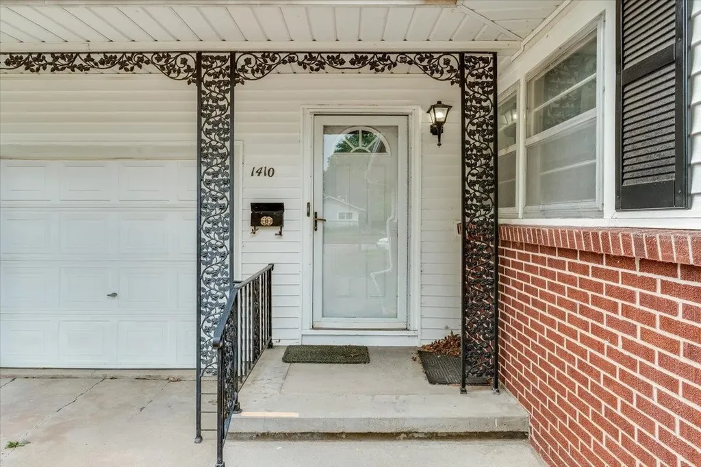 1410 W Dallas Street Wichita KS 67217-2314