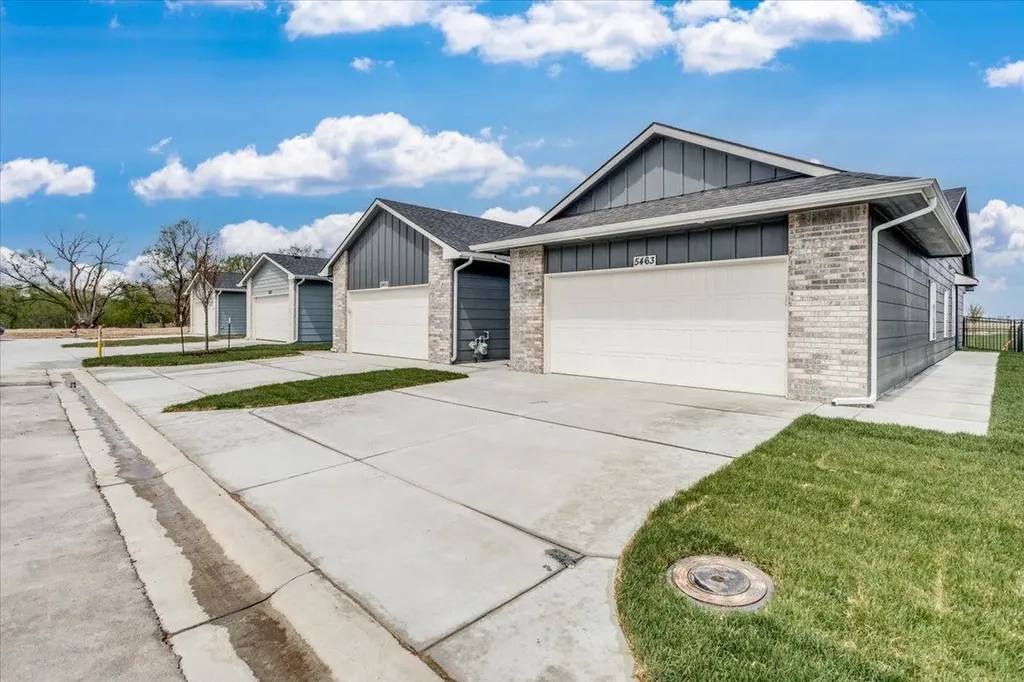 5426 N Briskbay Court Maize KS 67101