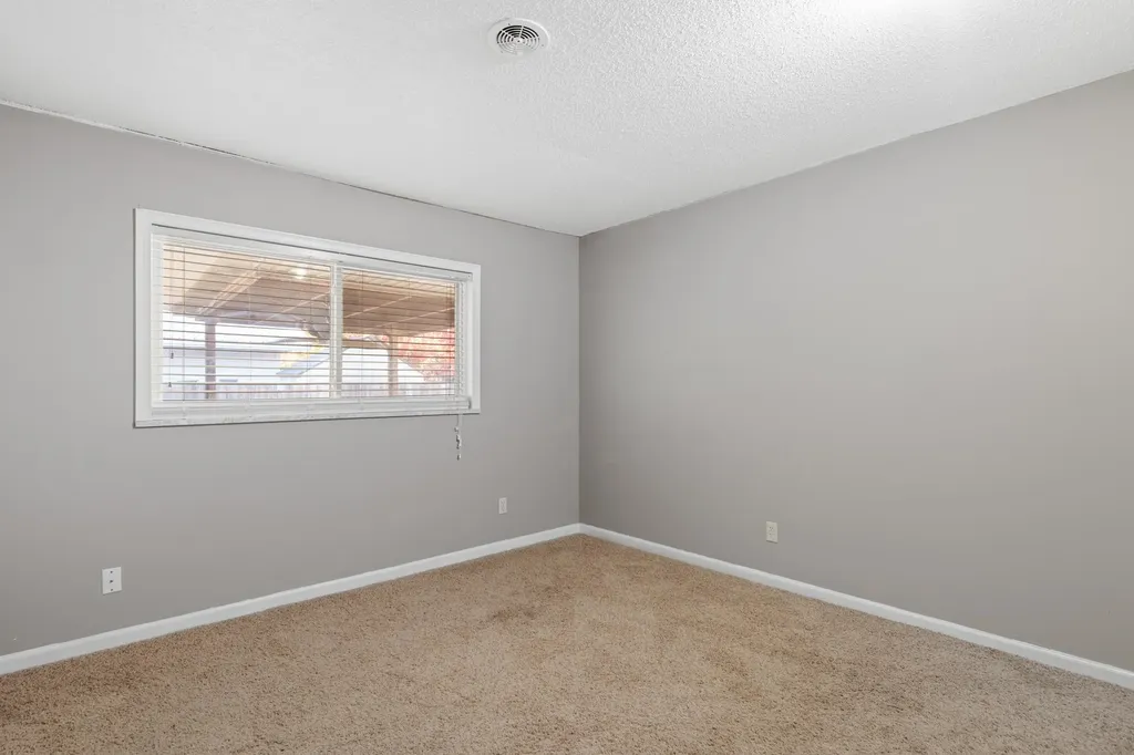 1111 E 7th Street Wellington KS 67152