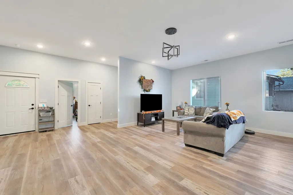 408 E 8th Street Newton KS 67114