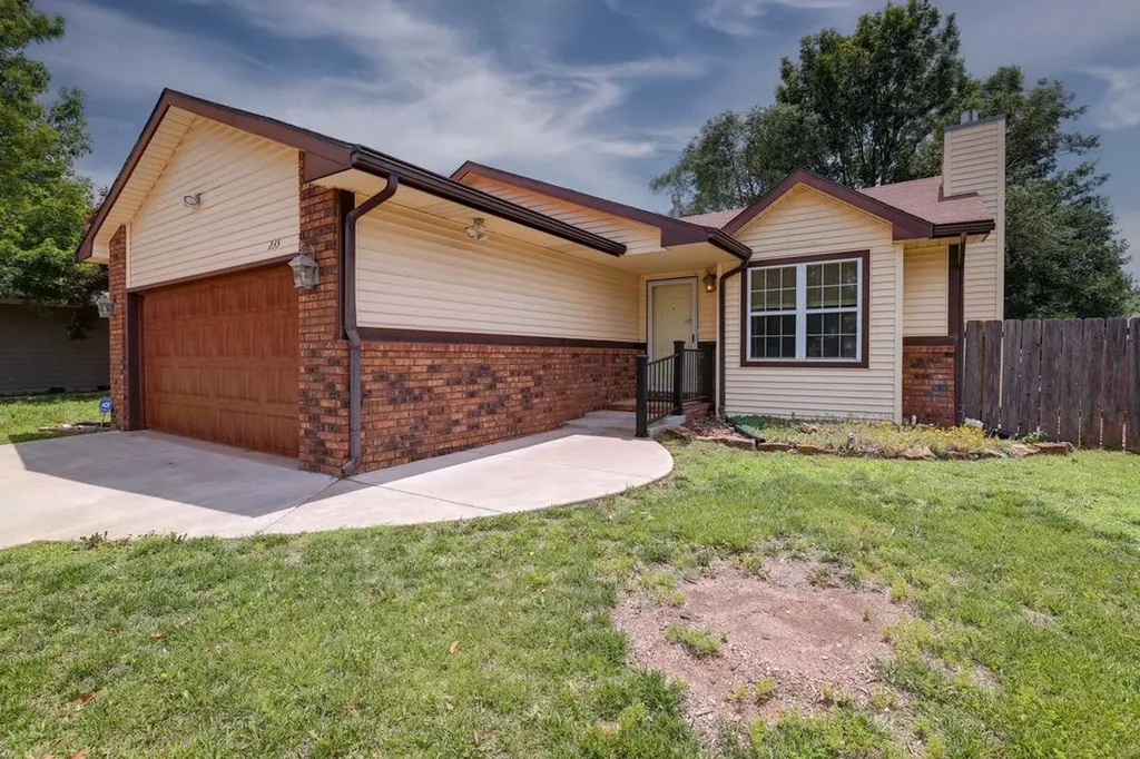 235 W Rosewood Lane Derby KS 67037