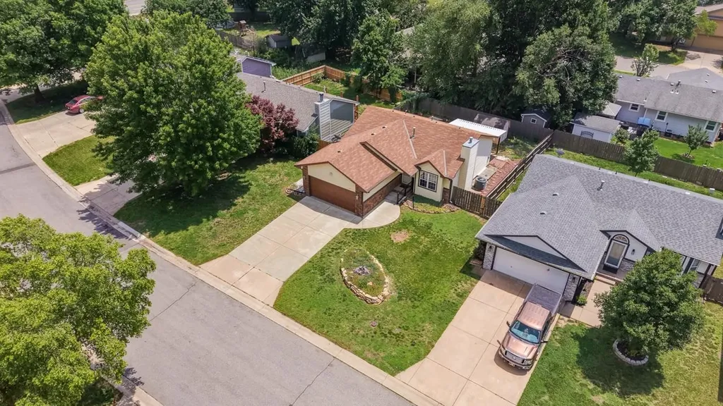 235 W Rosewood Lane Derby KS 67037