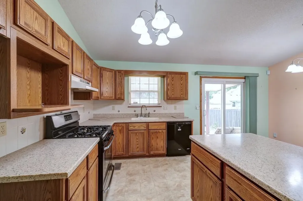 235 W Rosewood Lane Derby KS 67037