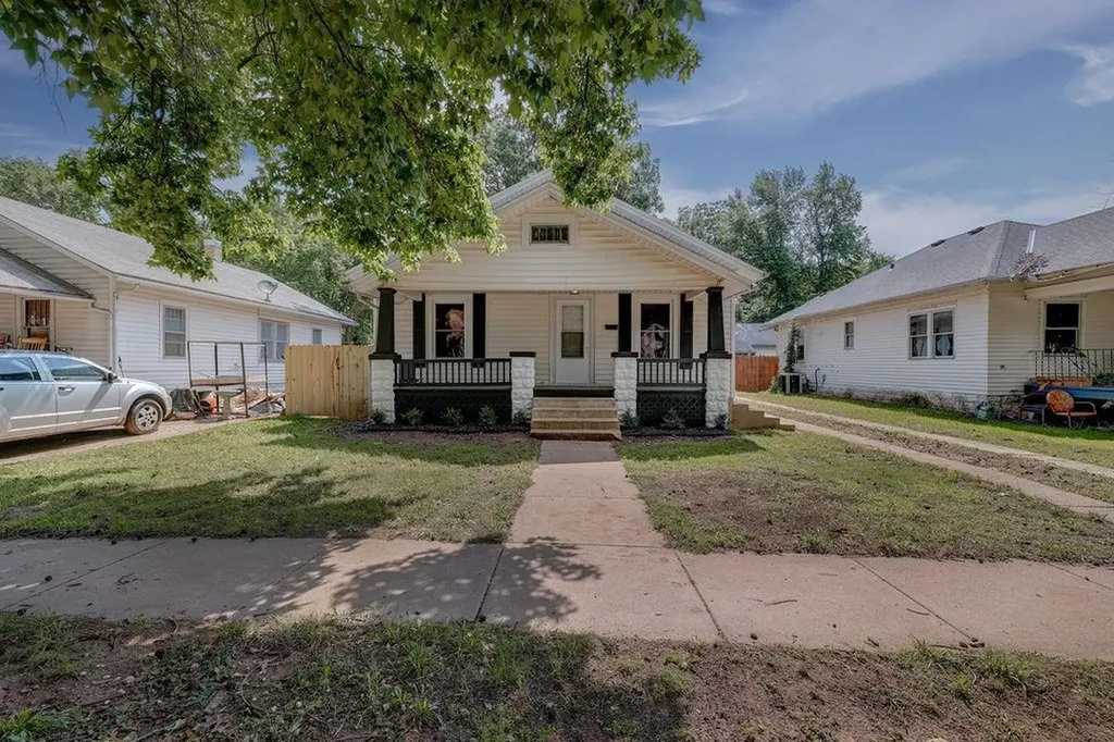 1316 Menor Street Winfield KS 67156