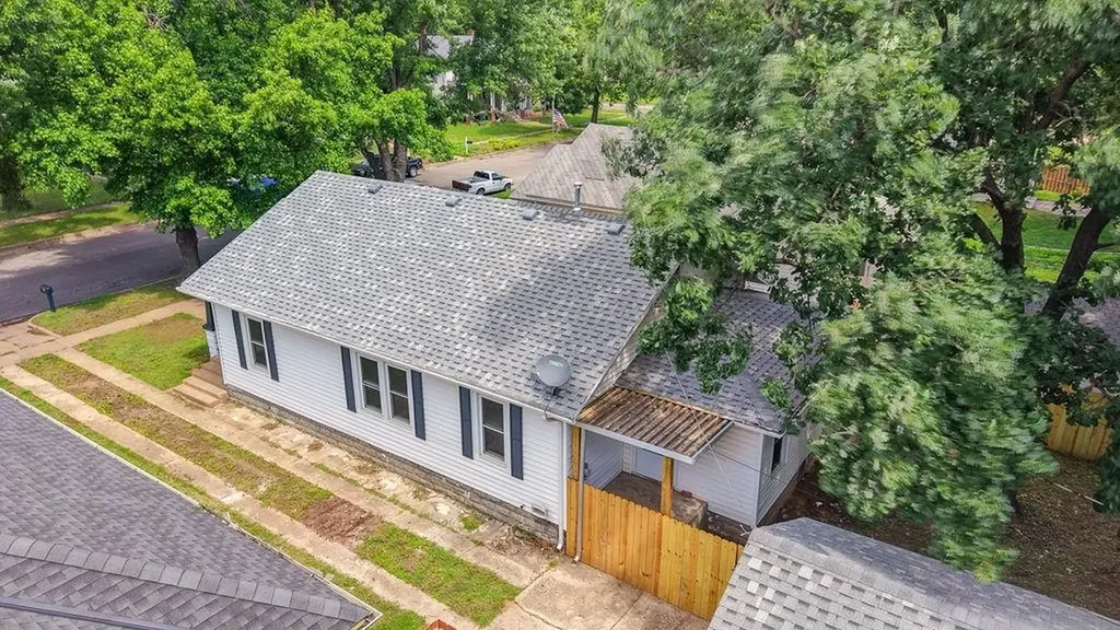 1316 Menor Street Winfield KS 67156