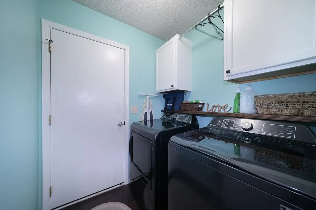 3037 E Lanners Circle Wichita KS 67219