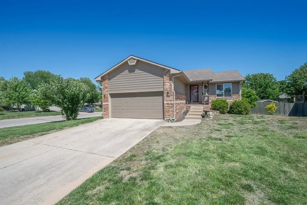 3037 E Lanners Circle Wichita KS 67219