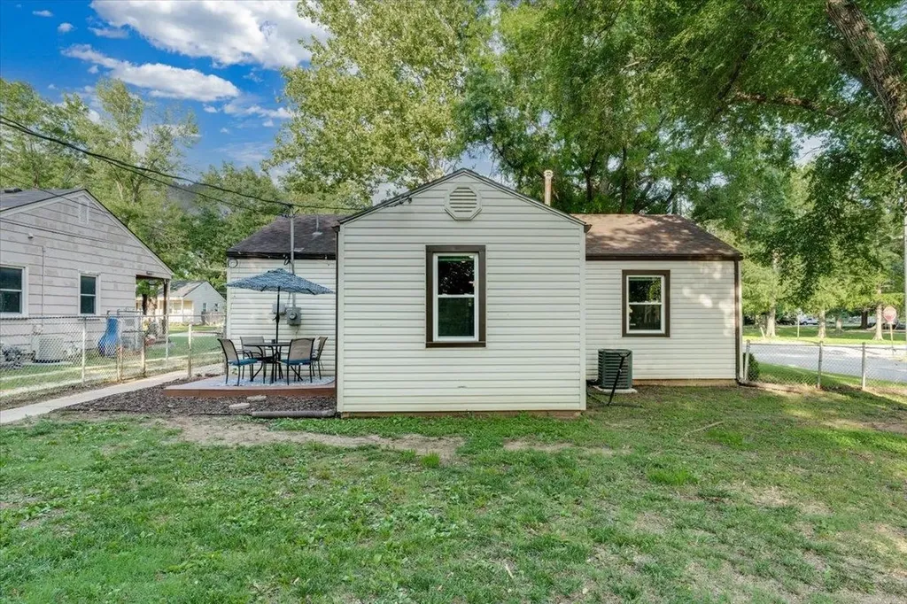 503 N Eastview Drive Mulvane KS 67110