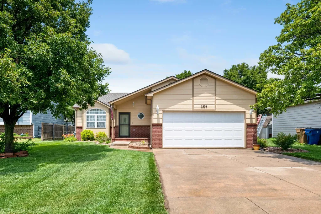 2534 E Cambridge Park City KS 67219