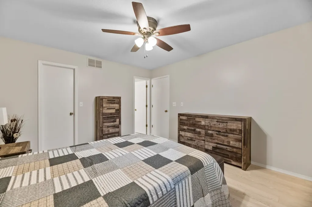 2534 E Cambridge Park City KS 67219