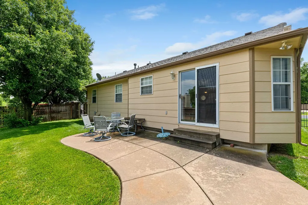 2534 E Cambridge Park City KS 67219