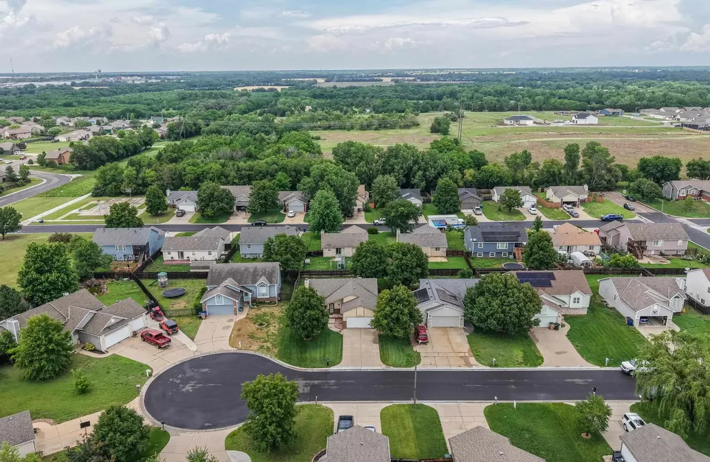 2534 E Cambridge Park City KS 67219