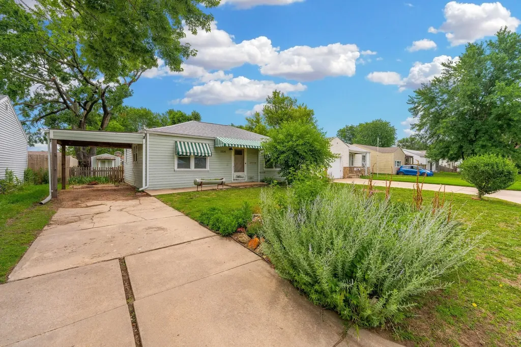1014 S Edwards Avenue Wichita KS 67213