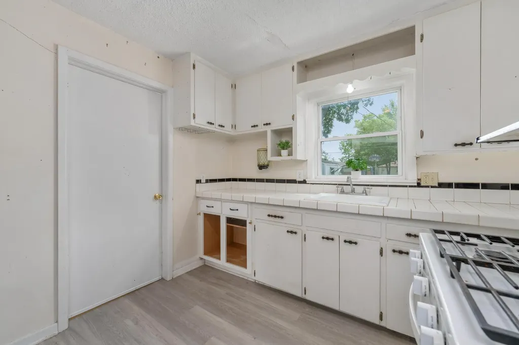 1014 S Edwards Avenue Wichita KS 67213