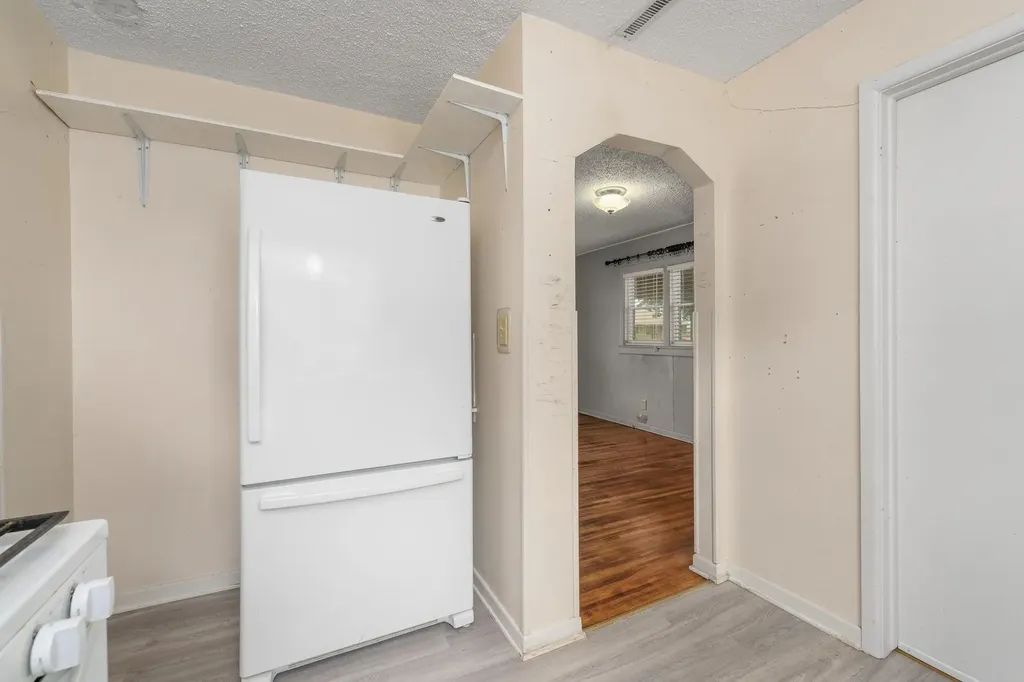 1014 S Edwards Avenue Wichita KS 67213